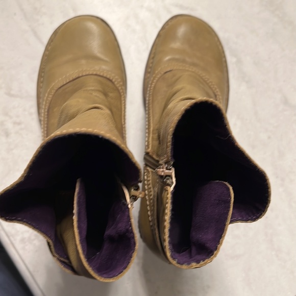 Fall Leather boots ladies size 7. Pea green. By Grasshopper. - Picture 5 of 8